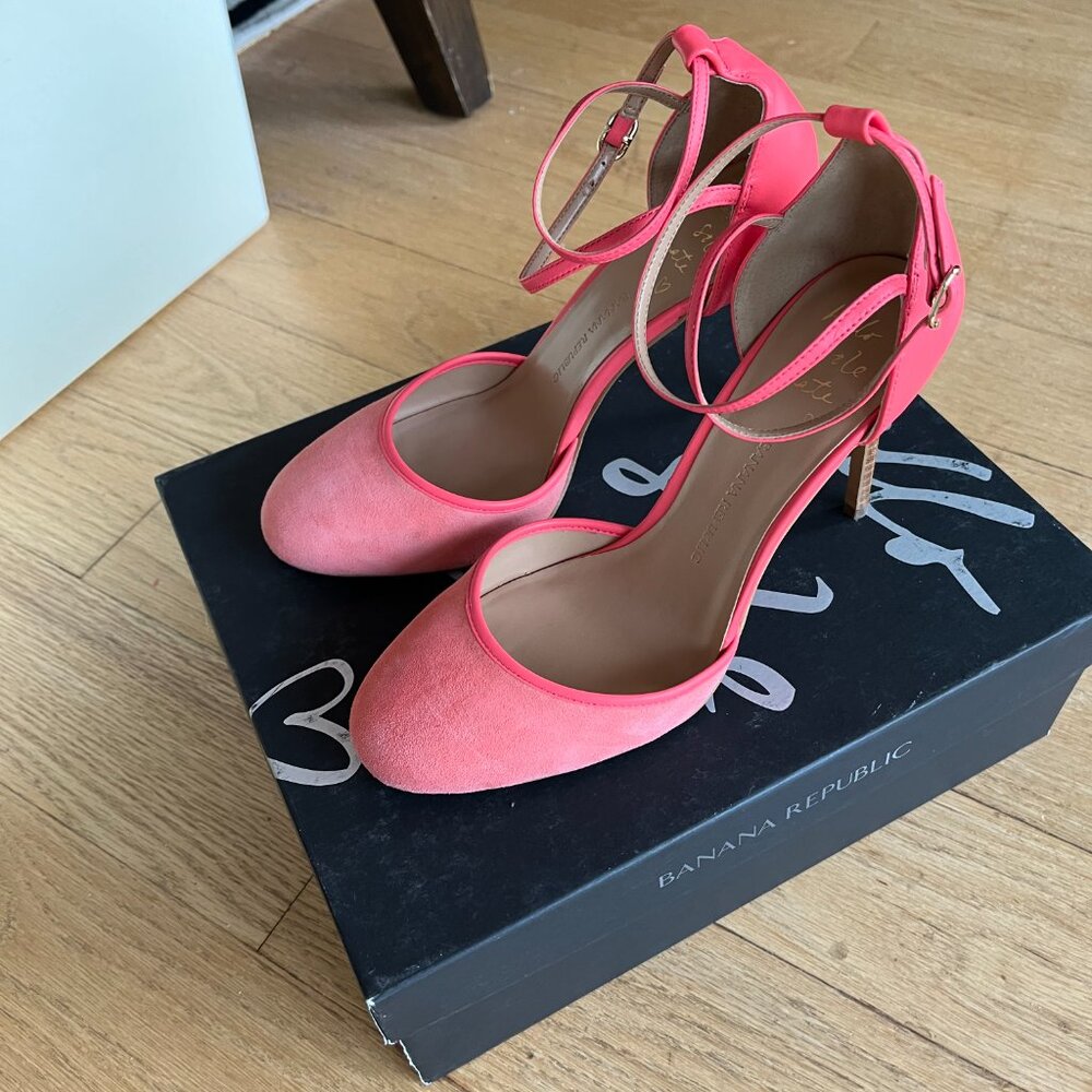 Banana Republic "Veronica" Ankle Strap Leather Pumps in Fire Coral Size 8 NIB